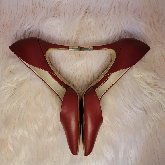 Gently used like new Aldo Cadussa Pumps - Picture 7 of 7